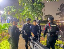 Brimob Metro Jaya Gagalkan Tawuran Remaja di Cikarang Utara, 2 Pelaku dan 7 Sajam Diamankan