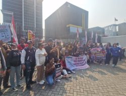 Kecam Tindakan Premanisme Terhadap Pers, Ratusan Jurnalis Geruduk Gedung PERADI